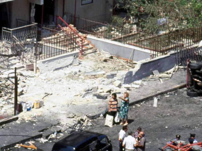 Parlermo, via d'Amelio, 19 luglio 1992. Il giudice Paolo Borsellino viene ucciso in un attentato insieme ai cinque agenti della scorta (foto LaPresse)