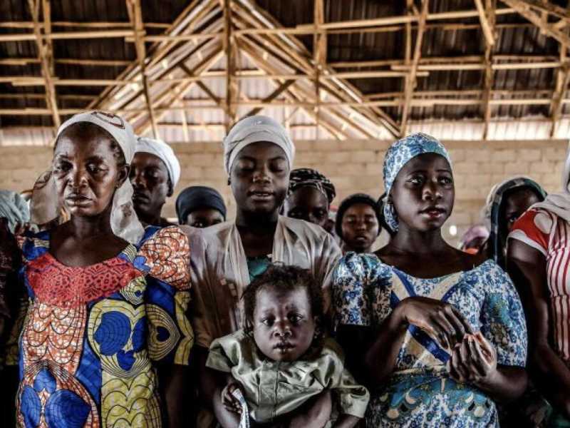 Un gruppo di agricoltori del gruppo etnico adara partecipa al servizio domenicale presso la chiesa nella citt&agrave; di Kajuru, nello stato di Kaduna, in Nigeria (2019, foto di Luis Tato/Afp)