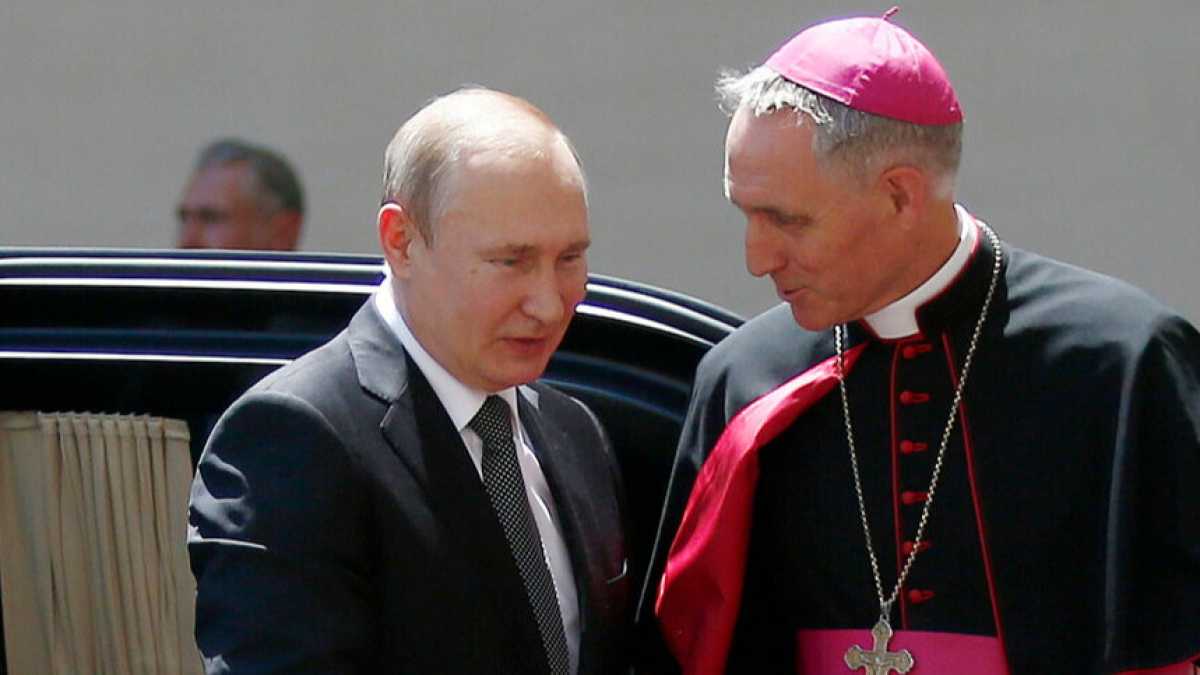 Immagine di Putin faccia a faccia col Papa per discutere di geopolitica internazionale