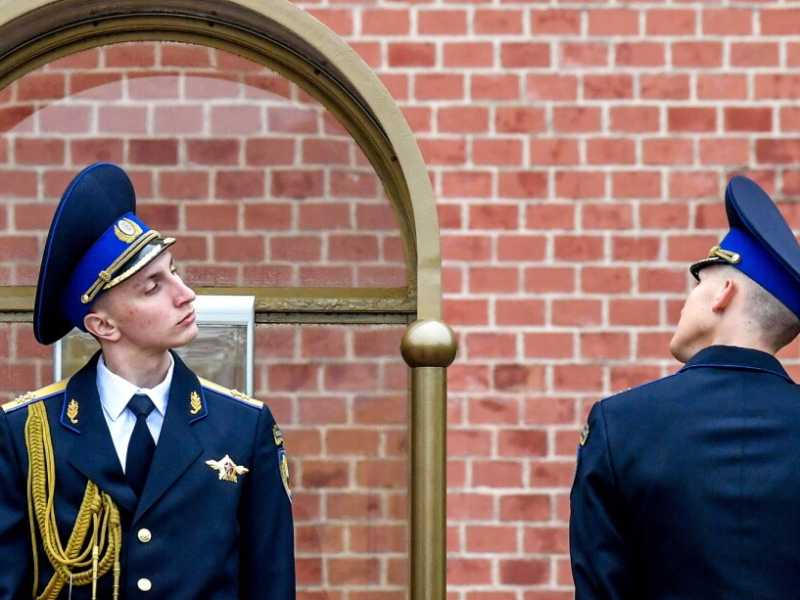 Konstantin Malofeev &egrave; nato nel 1974 a Pushchino. E&rsquo; uno degli uomini pi&ugrave; ricchi di Russia. Da filantropo sostiene i movimenti sovranisti e cristiani di tutto il mondo