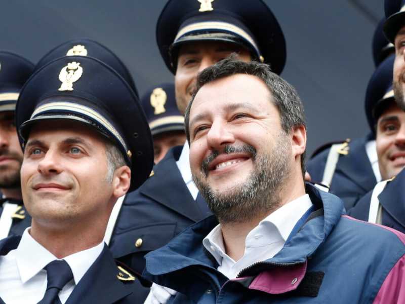 Caro Salvini, noi poliziotti siamo rimasti senza divise