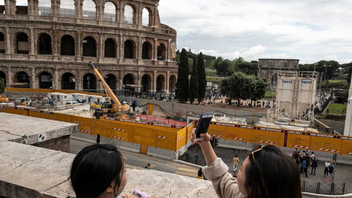 Immagine di Raggi non trova i soldi per la metro C