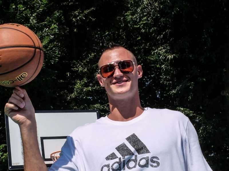 Inaugurazione playground campo da basket in viale Sarca a Milano con Danilo Gallinari (foto LaPresse)