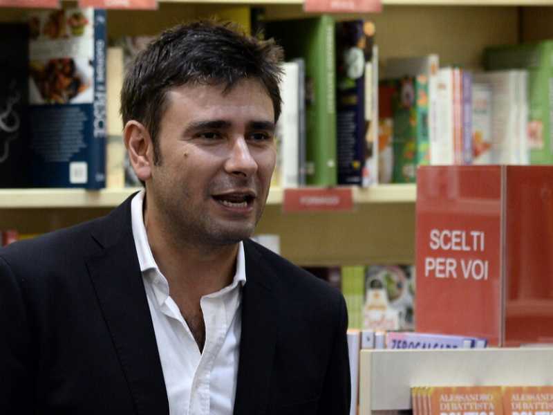 Alessandro Di Battista ha presentato a giugno il suo libro &ldquo;Politicamente scorretto&rdquo; (Mondadori) a Roma (LaPresse)
