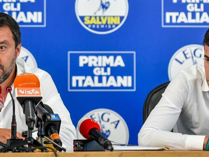 Andrea Crippa con Matteo Salvini (foto LaPresse)
