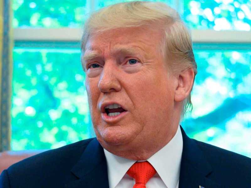 Il presidente americano Donald Trump aggiorna la stampa sugli effetti dell'uragano Dorian (foto LaPresse)