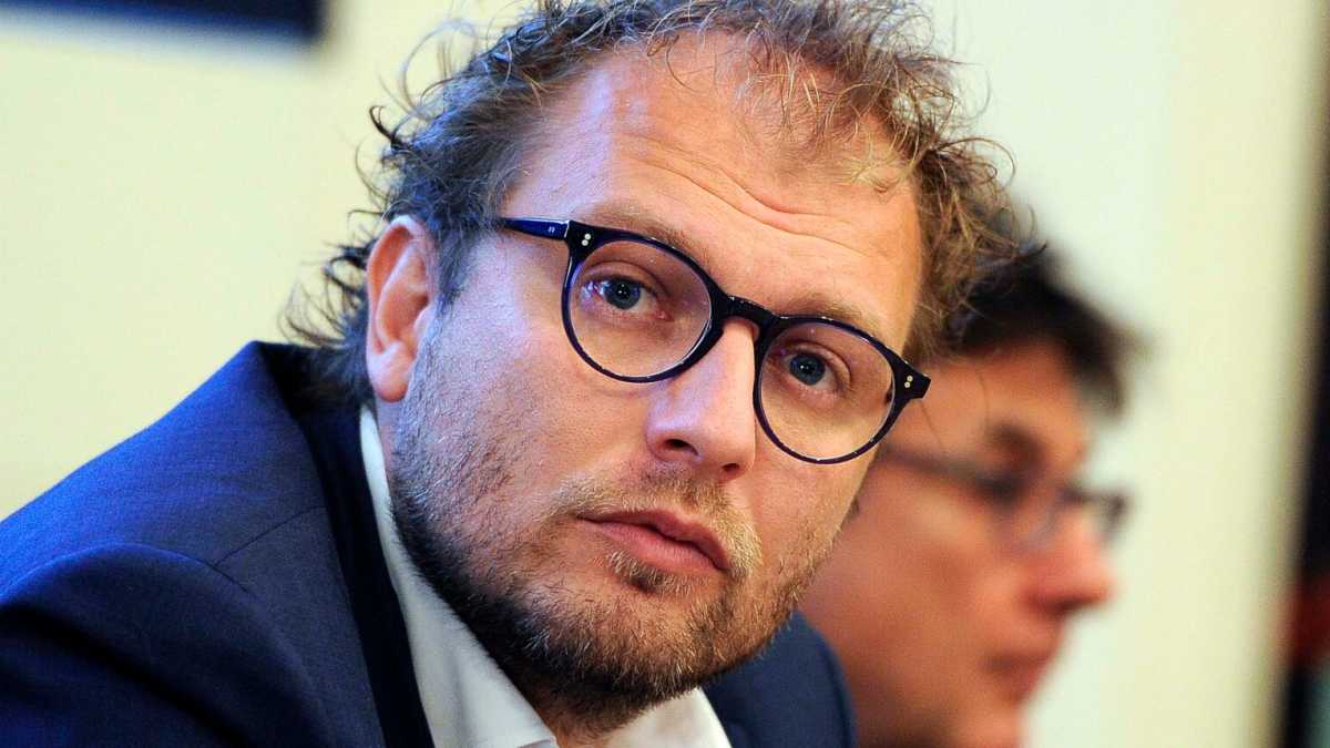Immagine di Lotti ci spiega perché è rimasto nel Pd, con i suoi cinquanta parlamentari