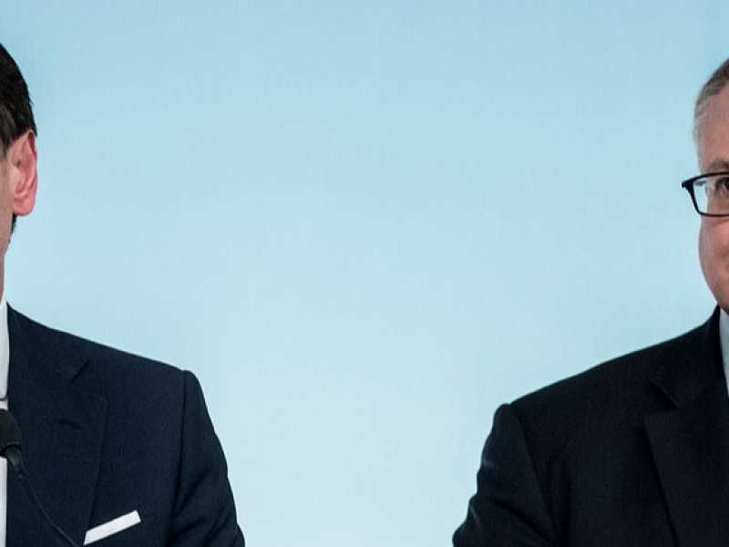 Giuseppe Conte e Roberto Gualtieri (foto LaPresse)