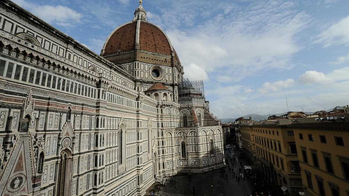 Immagine di La polemica sul cassonetto intelligente davanti al Duomo di Firenze