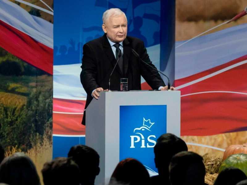 Jaroslaw Kaczynski ha fondato il PiS nel 2001 assieme a suo fratello gemello Lech, morto in un incidente aereo mentre era presidente (foto LaPresse)