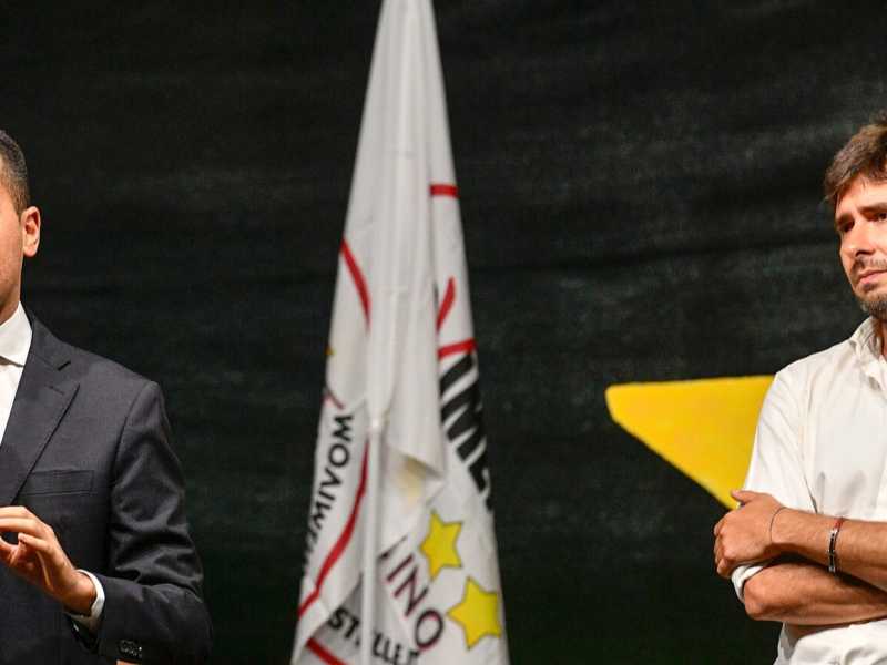 Luigi Di Maio e Alessandro Di Battista a un comizio poco prima della formazione del governo gialloverde (foto LaPresse)