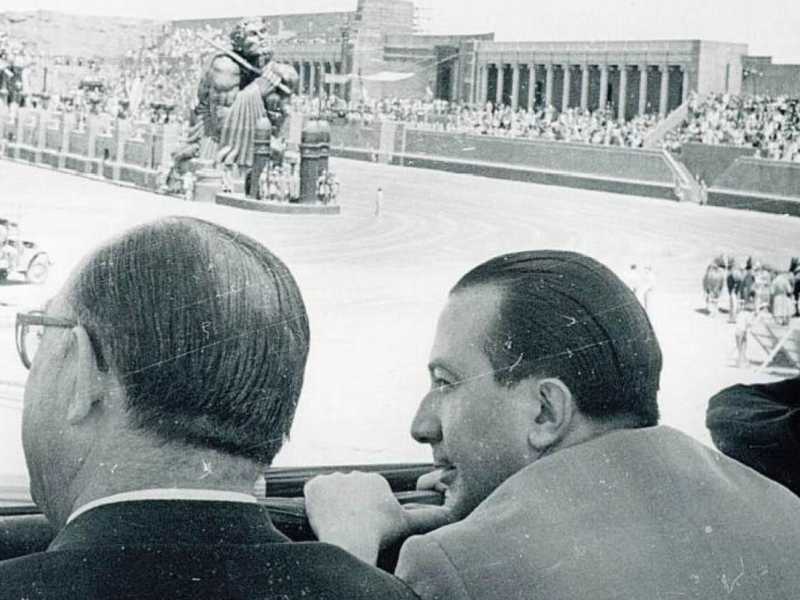 Giulio Andreotti assiste alle riprese di &ldquo;Ben Hur&rdquo;, 1959. Per gentile concessione dell&rsquo;archivio Andreotti