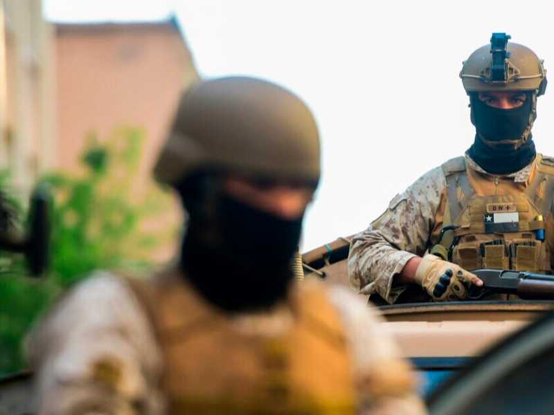 Il governo cileno ha schierato i militari per le vie di Santiago (foto LaPresse)