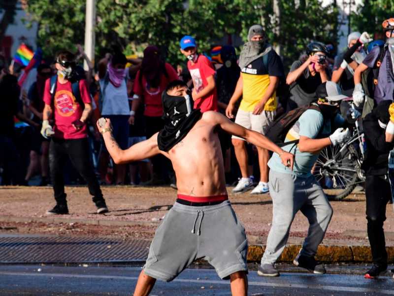 Le rivolte in Cile (foto LaPresse)