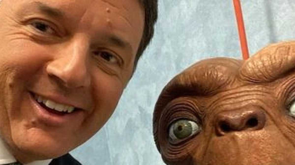 Immagine di Tra politici e alieni