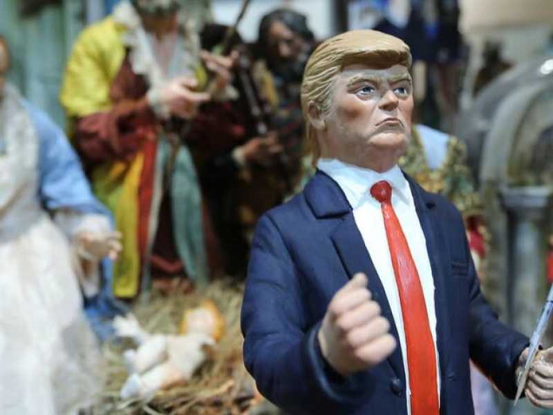Gli artigiani del presepe di San Gregorio Armeno negli ultimi trent'anni hanno moltiplicato le statuine d'attualit&agrave;, che non c'entrano nulla con il presepe e mai ci entreranno