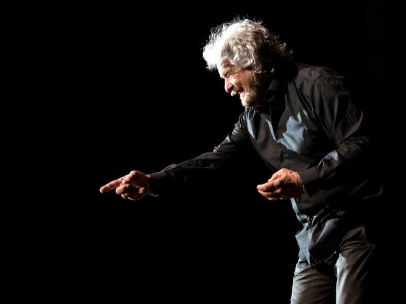 Grillo Vs Grillo, spettacolo del comico genovese del 2017 (LaPresse)