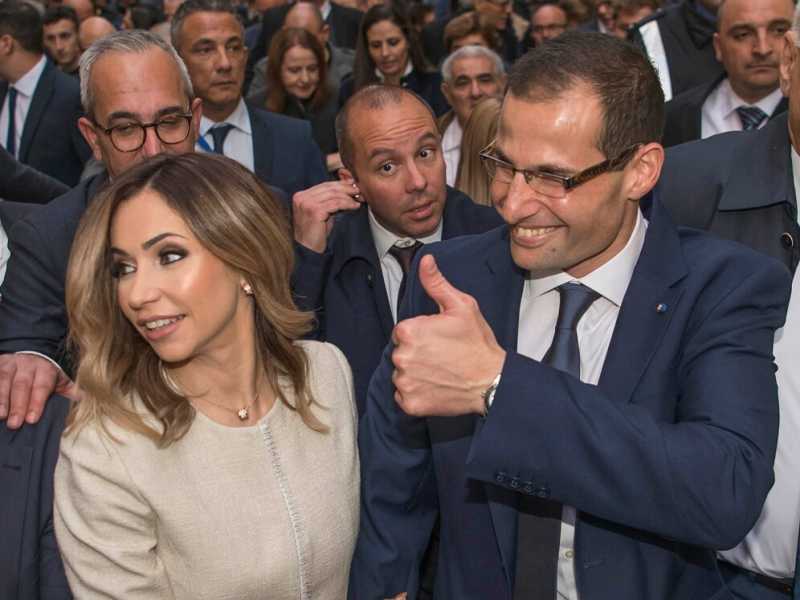 Il premier maltese Robert Abela con la moglie Lydia