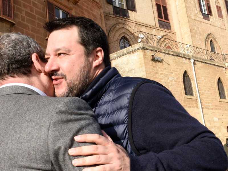Alla Lega servono i voti del sud e Salvini è costretto a dimenticare gli insulti di Micciché