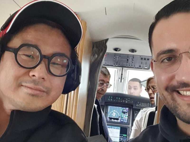 Joachim Son-Forget e Alexandre Benalla in un selfie/fotomontaggio postato su Twitter 