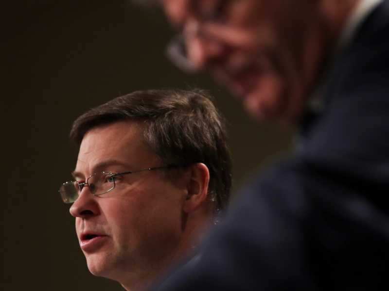 Valdis Dombrovskis e Paolo Gentiloni (foto LaPresse)