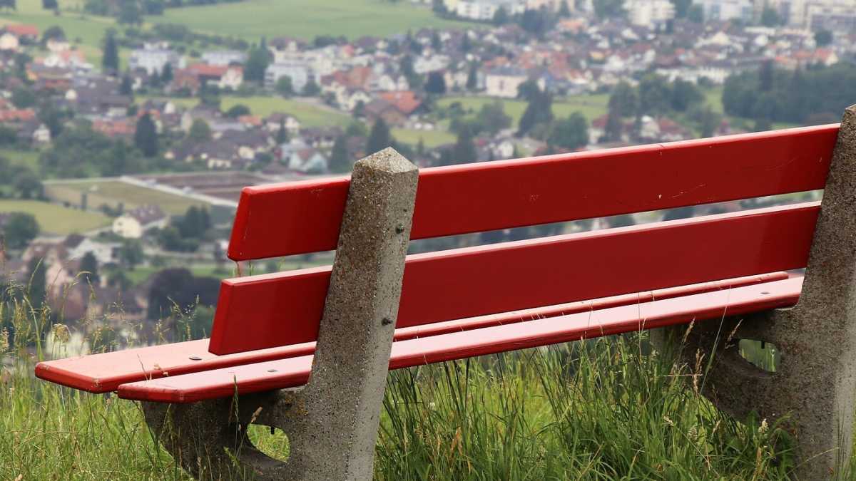 Immagine di Panchine rosse rubate