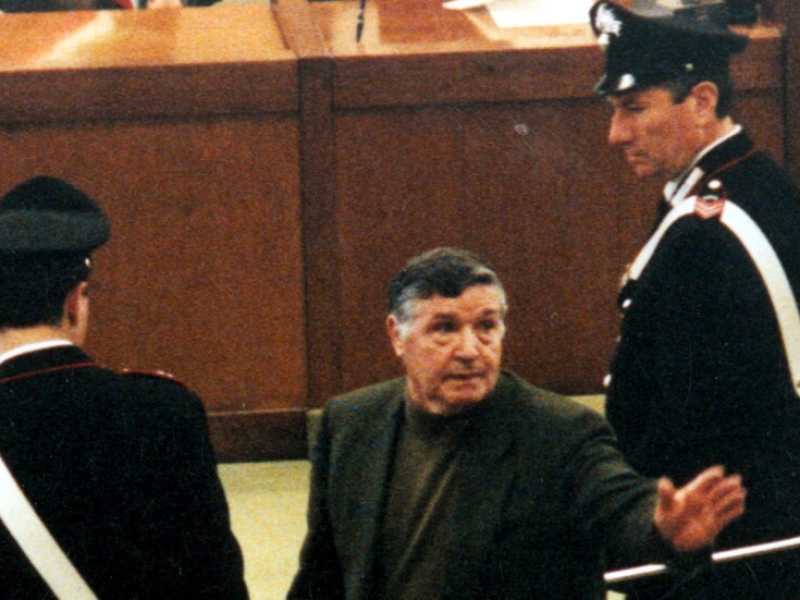 Tot&ograve; Riina (1930-2017) durante un processo (foto LaPresse)