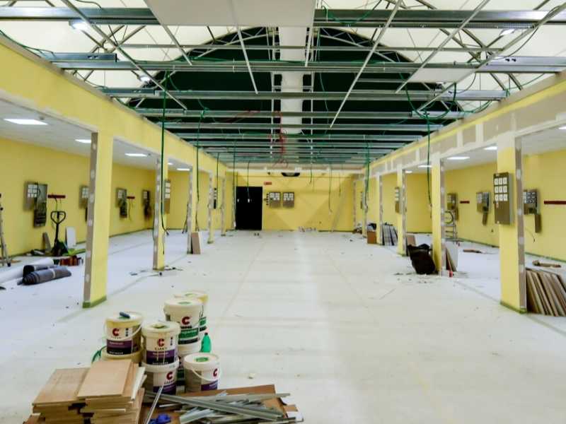 Il cantiere del reparto di terapia intensiva di emergenza realizzato, grazie alle donazioni, dentro tensostrutture all'ospedale San Raffaele (foto LaPresse)