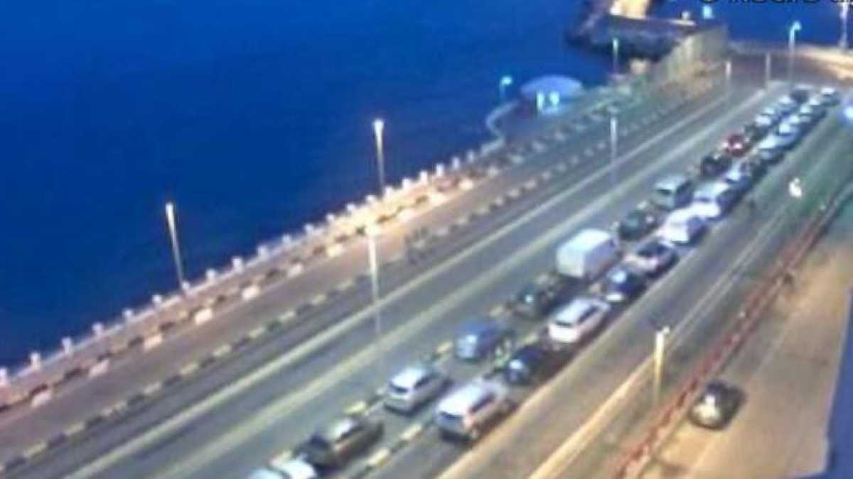 Immagine di La Sicilia è chiusa, anzi no. Chi controlla chi sullo Stretto di Messina?