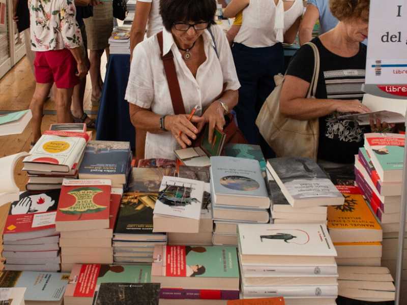 È davvero così necessario riaprire subito le librerie?