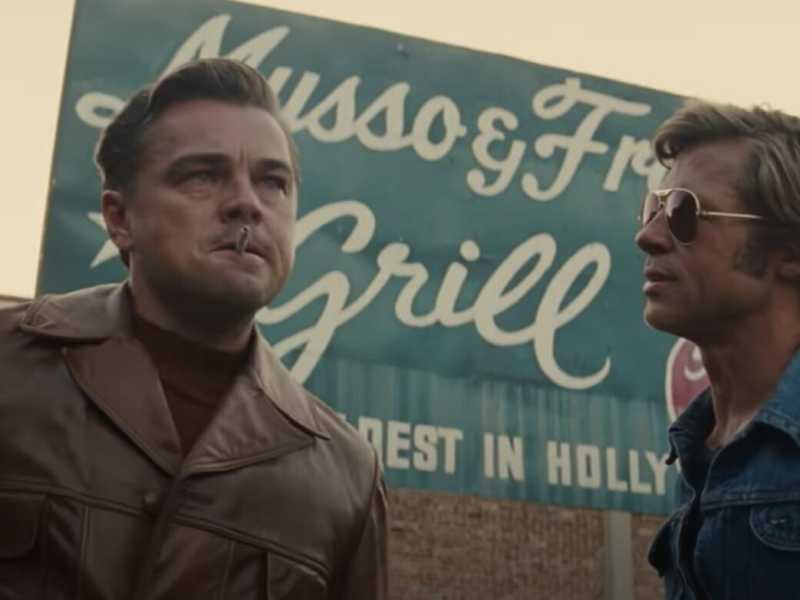 Leonardo DiCaprio e Brad Pitt in una scena di &ldquo;C'era una volta a Hollywood&rdquo; di Quentin Tarantino