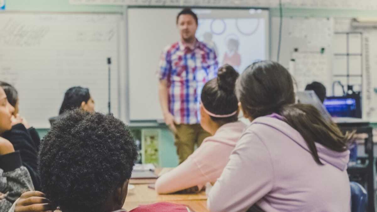Immagine di Si può tornare a scuola dividendo gli insegnanti (non gli alunni)