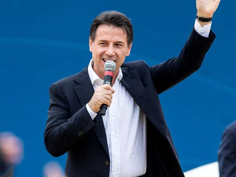 Ottobre 2018, Giuseppe Conte sul palco di Italia a 5 Stelle al Circo Massimo (foto LaPresse)