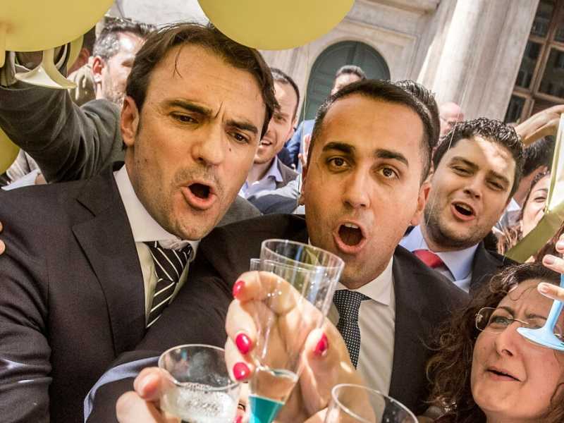 Il M5S festeggia l\'abolizione dei vitalizi alla Camera dei Deputati