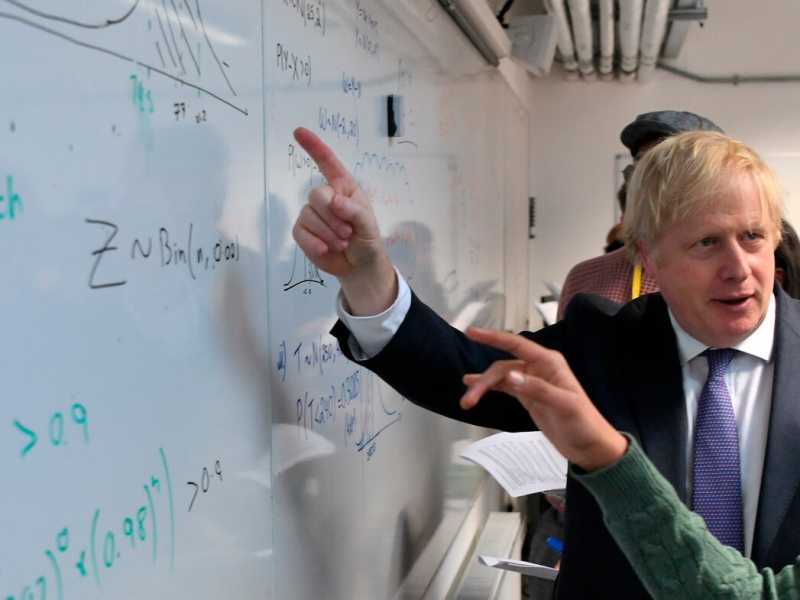 27 gennaio 2020, Boris Johnson in visita al Dipartimento di matematica della King's Maths School (foto LaPresse)