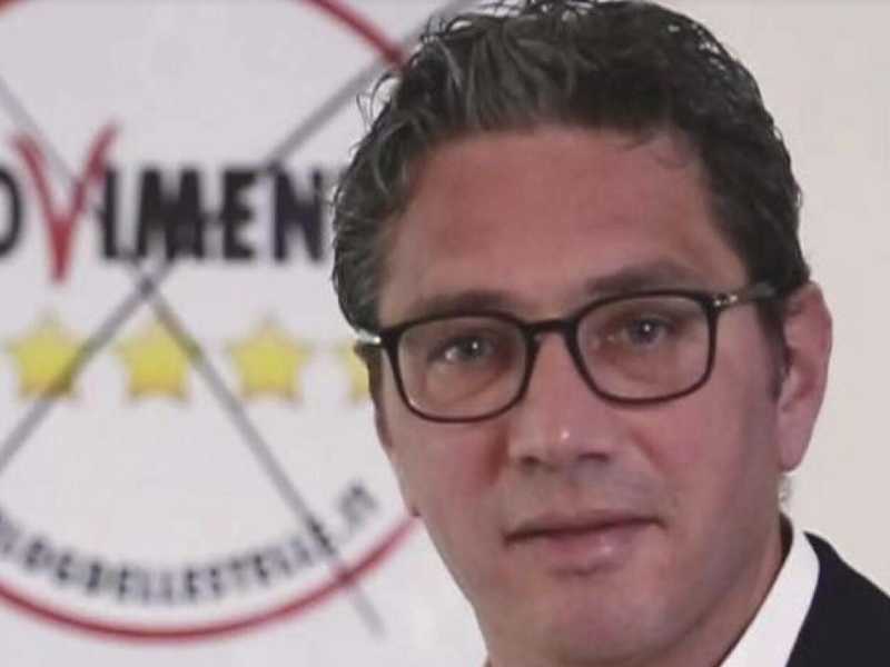 Agostino Santillo, senatore campano del M5s (foto dal suo profilo Facebook)