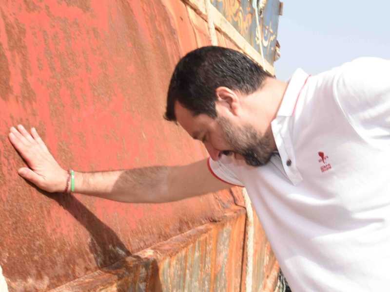 Matteo Salvini a Lampedusa (foto LaPresse)