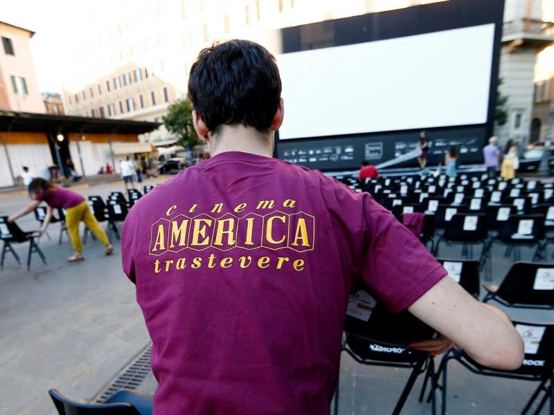 Il caso delle arene gratuite e la crisi del cinema