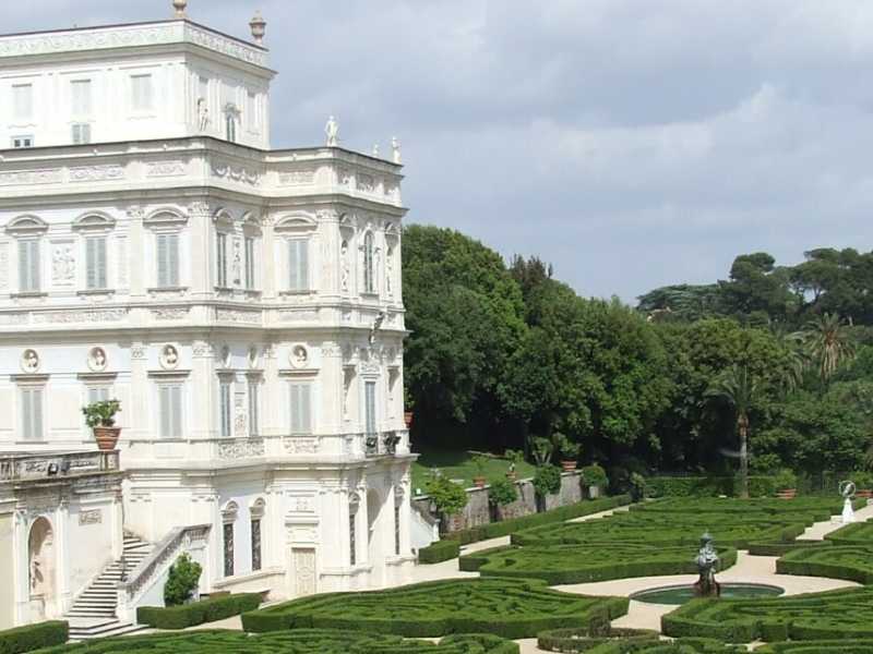 Il Casino dell'Algardi all'interno del parco di Villa Doria Pamphilj