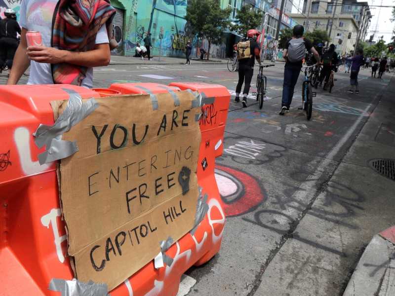 L'ingresso della free zone "Capitol Hill" a Seattle (foto LaPresse)