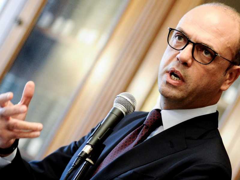 Il ministro Alfano (foto LaPresse)