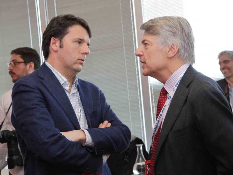 Matteo Renzi con Ferruccio de Bortoli (foto LaPresse)