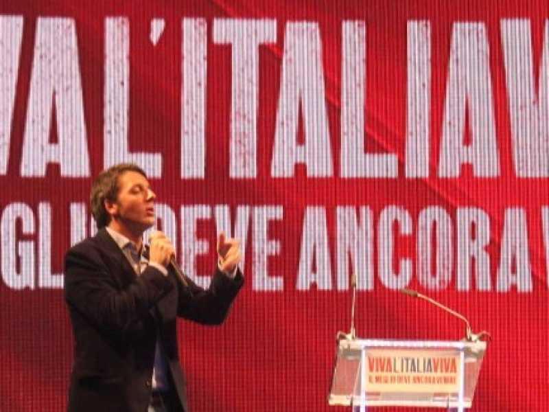Matteo Renzi sul palco della Leopolda 2012 (foto LaPresse)