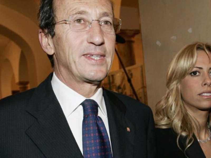 Gianfranco Fini con Elisabetta Tulliani (foto LaPresse)
