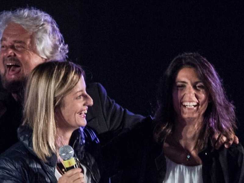 Roberta Lombardi, Beppe Grillo, Virginia Raggi (foto LaPresse)