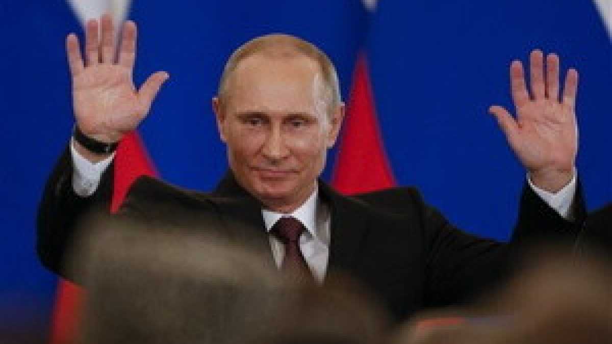 Immagine di Putin annette la Crimea e ridicolizza l’occidente che “imbroglia sempre”
