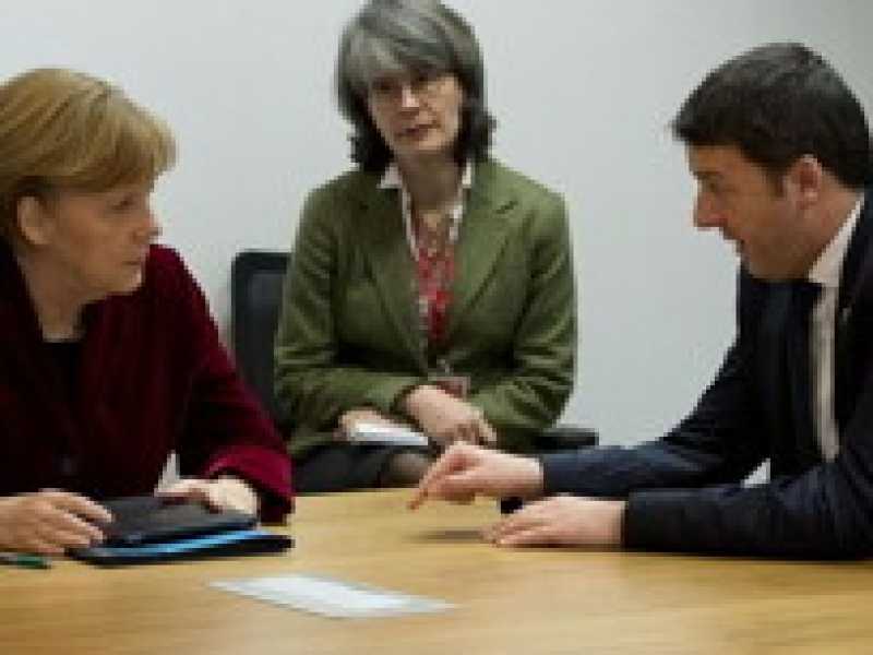 Renzi vede Merkel. Davanti alla lavagna, con qualche slide
