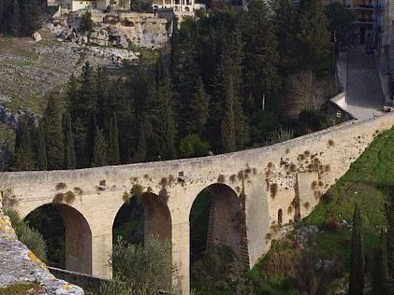 Gravina in Puglia. Ponte acquedotto viadotto Madonna della Stella. Foto Wikimedia Commons