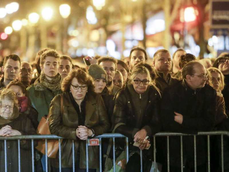 Messa a Notre Dame per commemorare le vittime della starge di Parigi  (foto LaPresse)