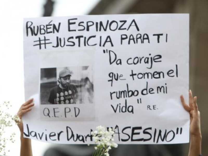 Un cartello della protesta di domenica che accusa di assassinio il governatore di Veracruz Javier Duarte